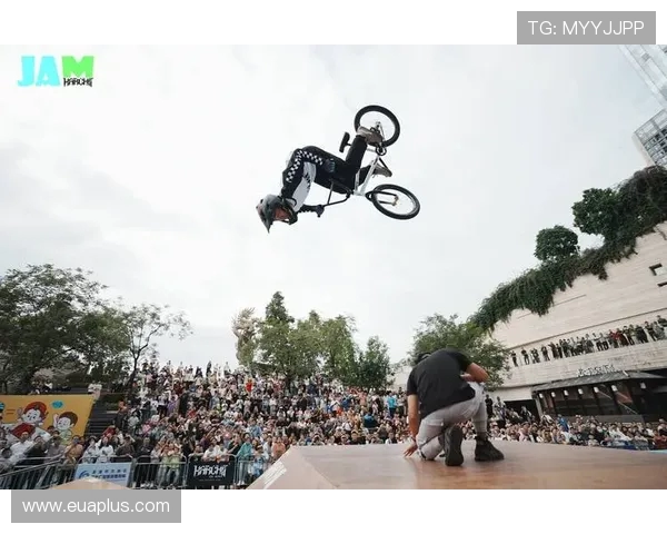 武汉极限运动队在滑板精英赛中以78分稳居积分榜首位